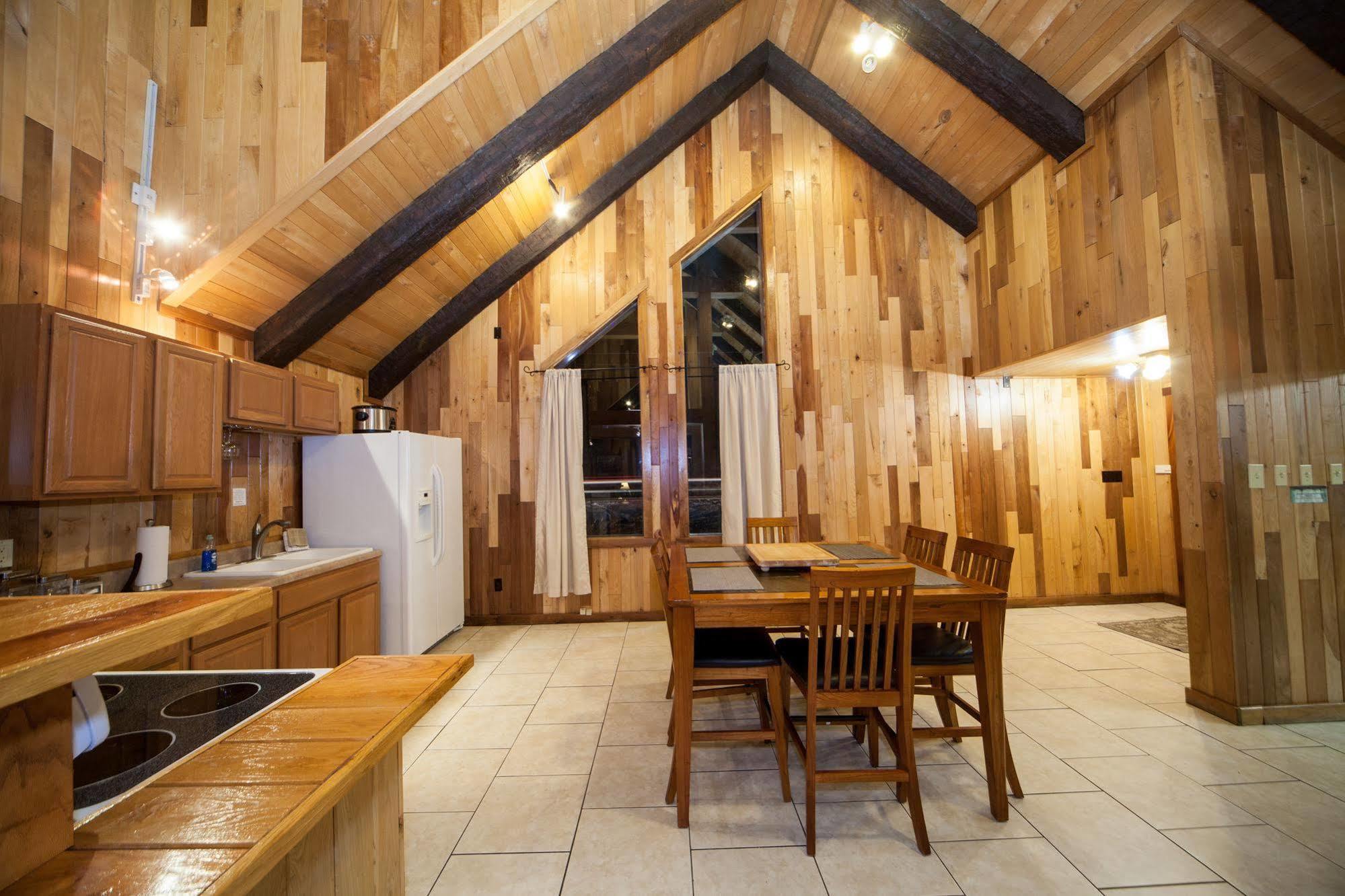 Log Cabin Lodge & Suites Jones Mills Buitenkant foto