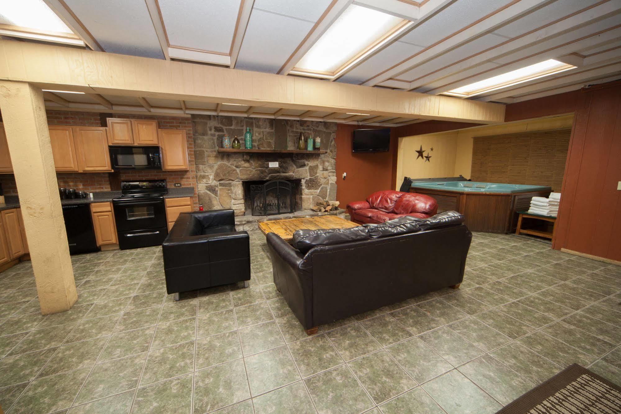 Log Cabin Lodge & Suites Jones Mills Buitenkant foto