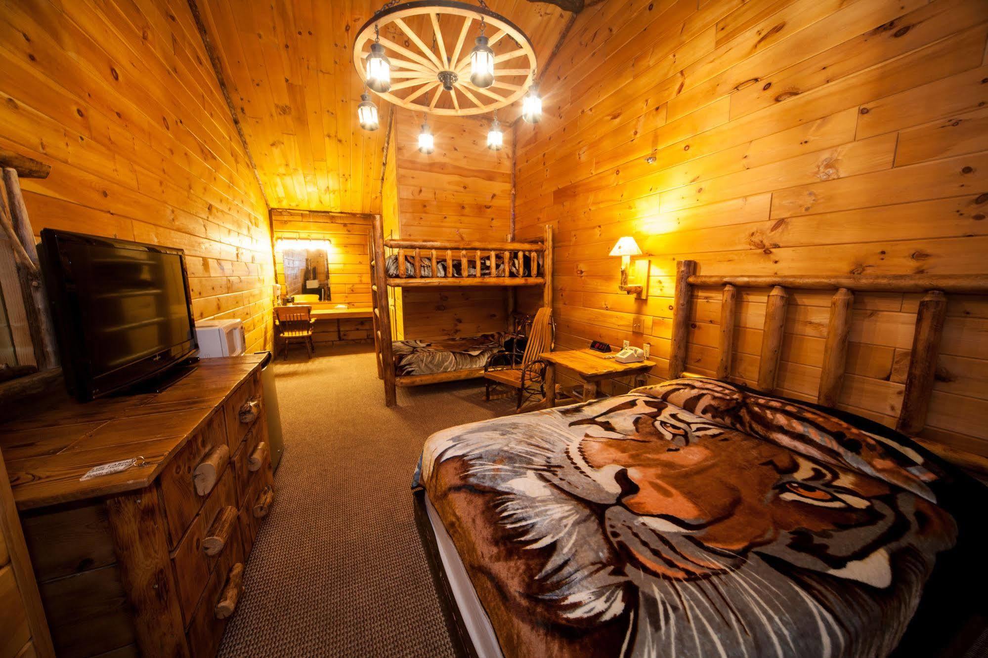 Log Cabin Lodge & Suites Jones Mills Buitenkant foto