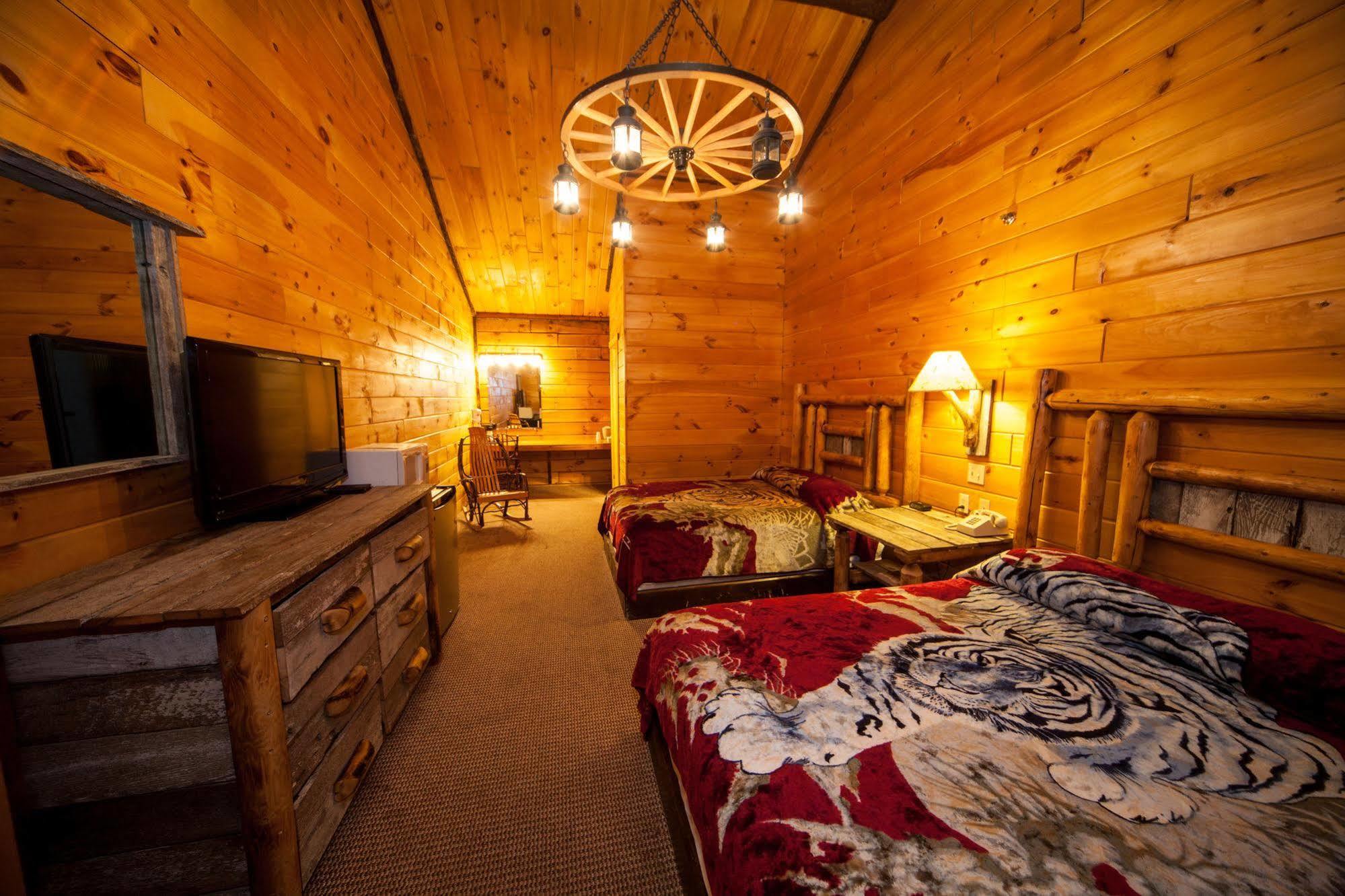 Log Cabin Lodge & Suites Jones Mills Buitenkant foto