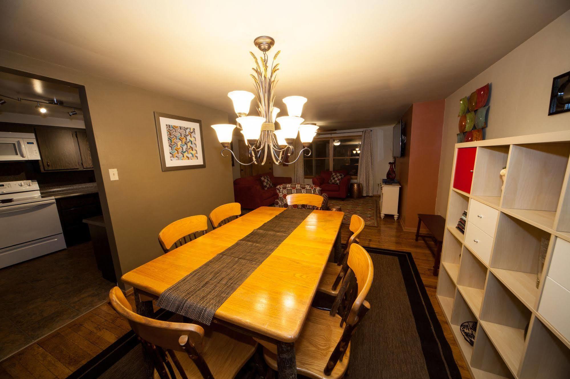 Log Cabin Lodge & Suites Jones Mills Buitenkant foto