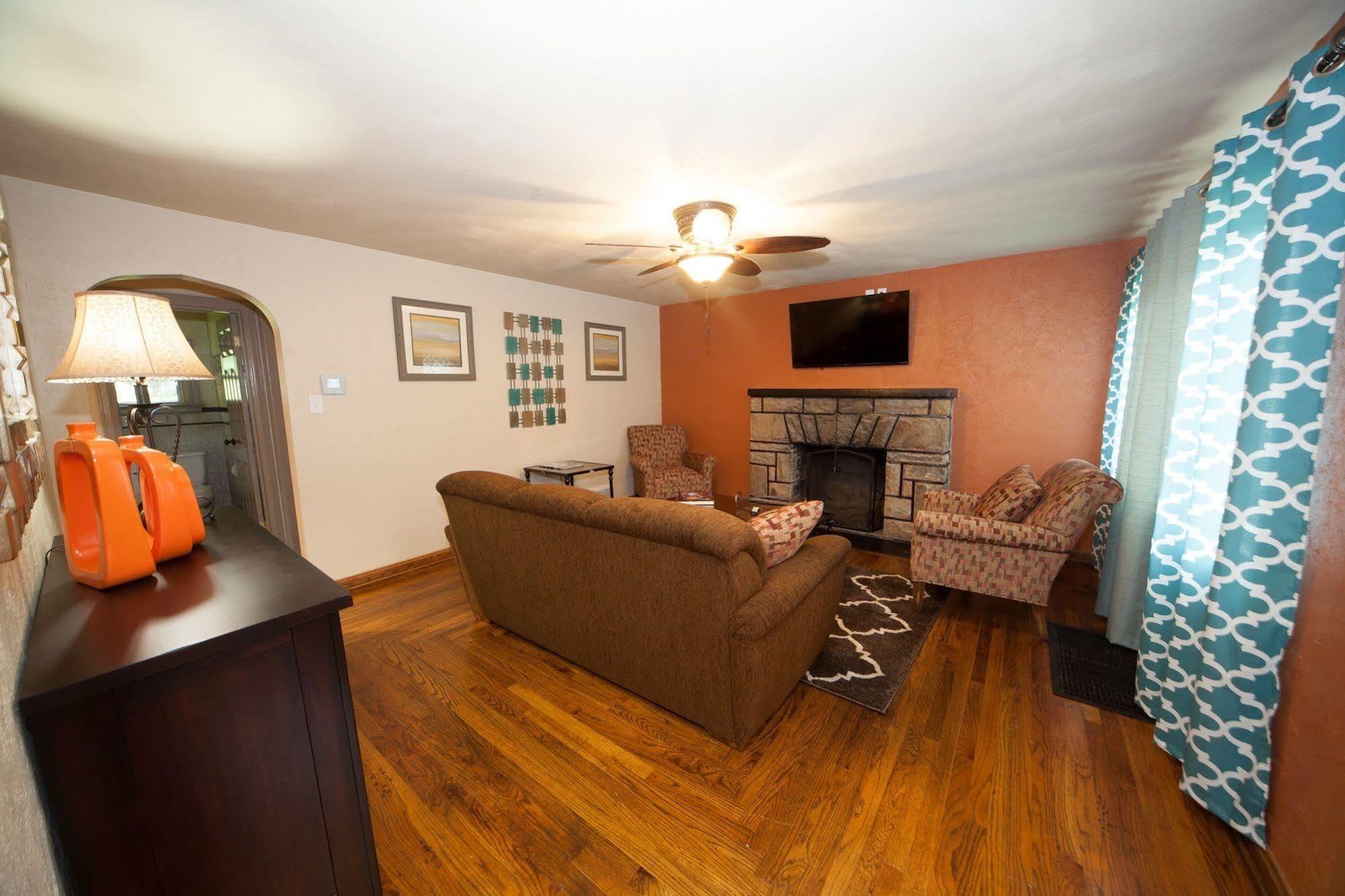 Log Cabin Lodge & Suites Jones Mills Buitenkant foto