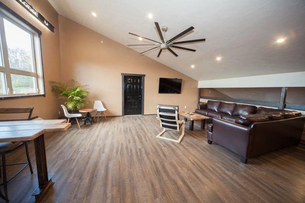 Log Cabin Lodge & Suites Jones Mills Buitenkant foto