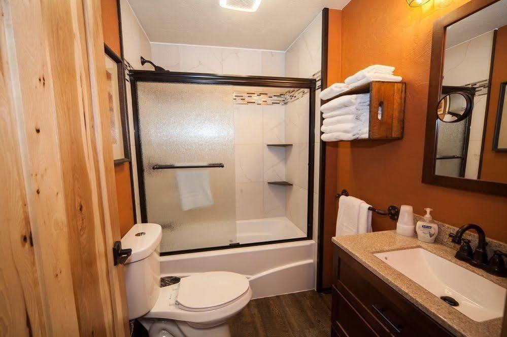 Log Cabin Lodge & Suites Jones Mills Buitenkant foto