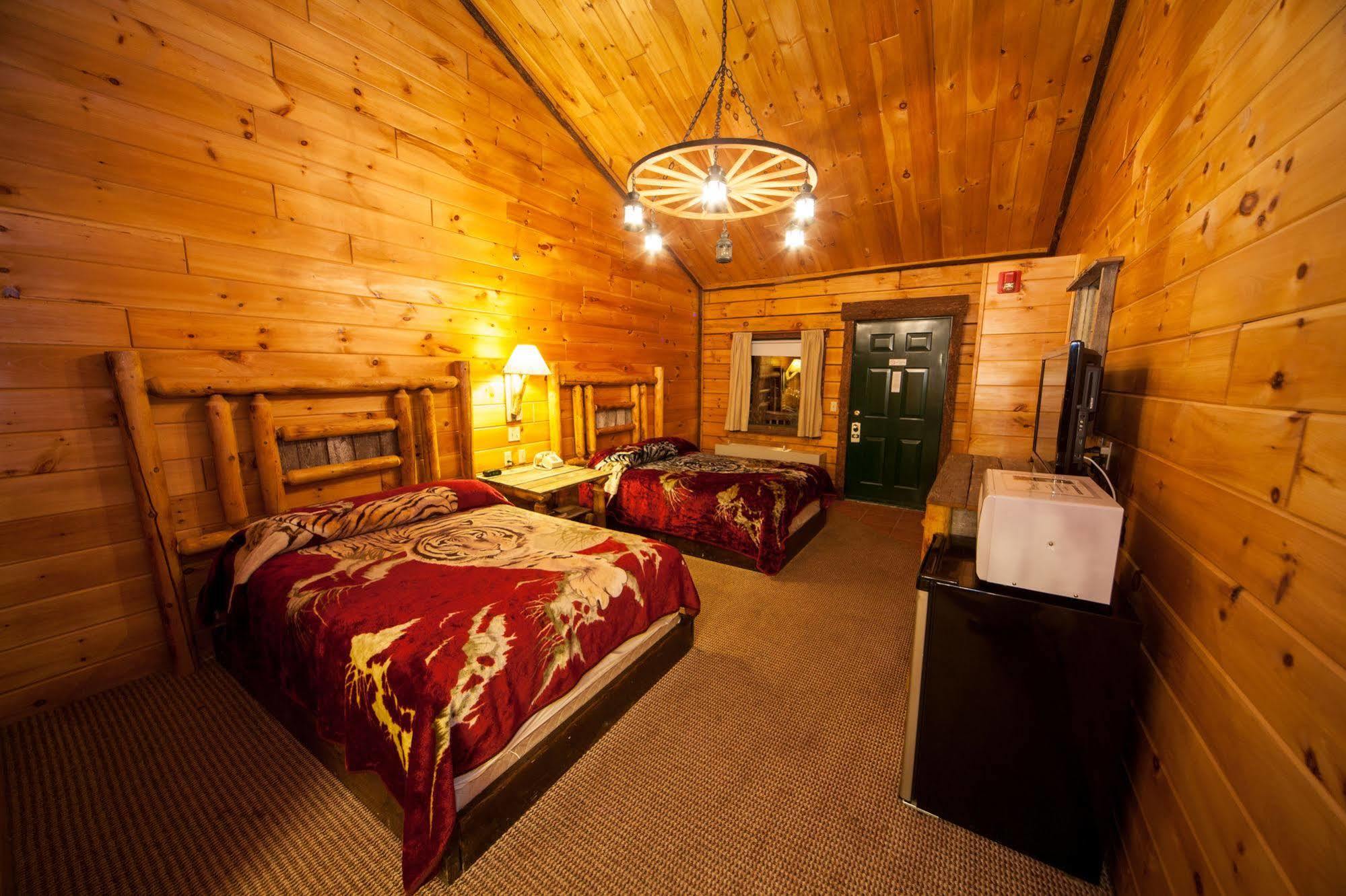 Log Cabin Lodge & Suites Jones Mills Buitenkant foto