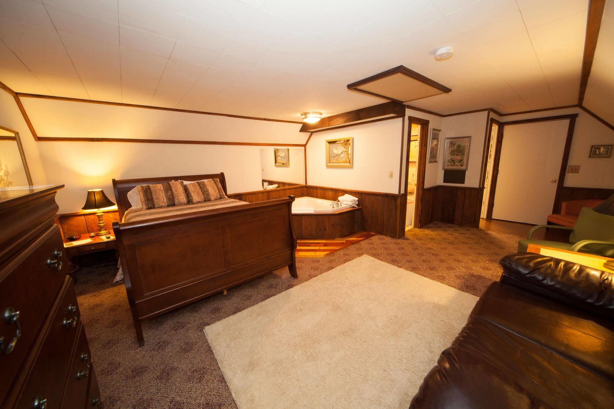 Log Cabin Lodge & Suites Jones Mills Buitenkant foto